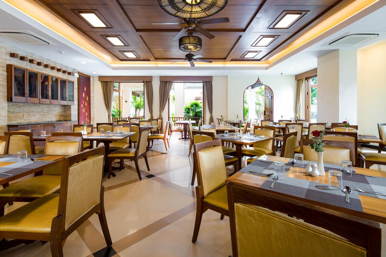 아이야라 팰리스 호텔 파타야 외부 사진 The restaurant at the hotel