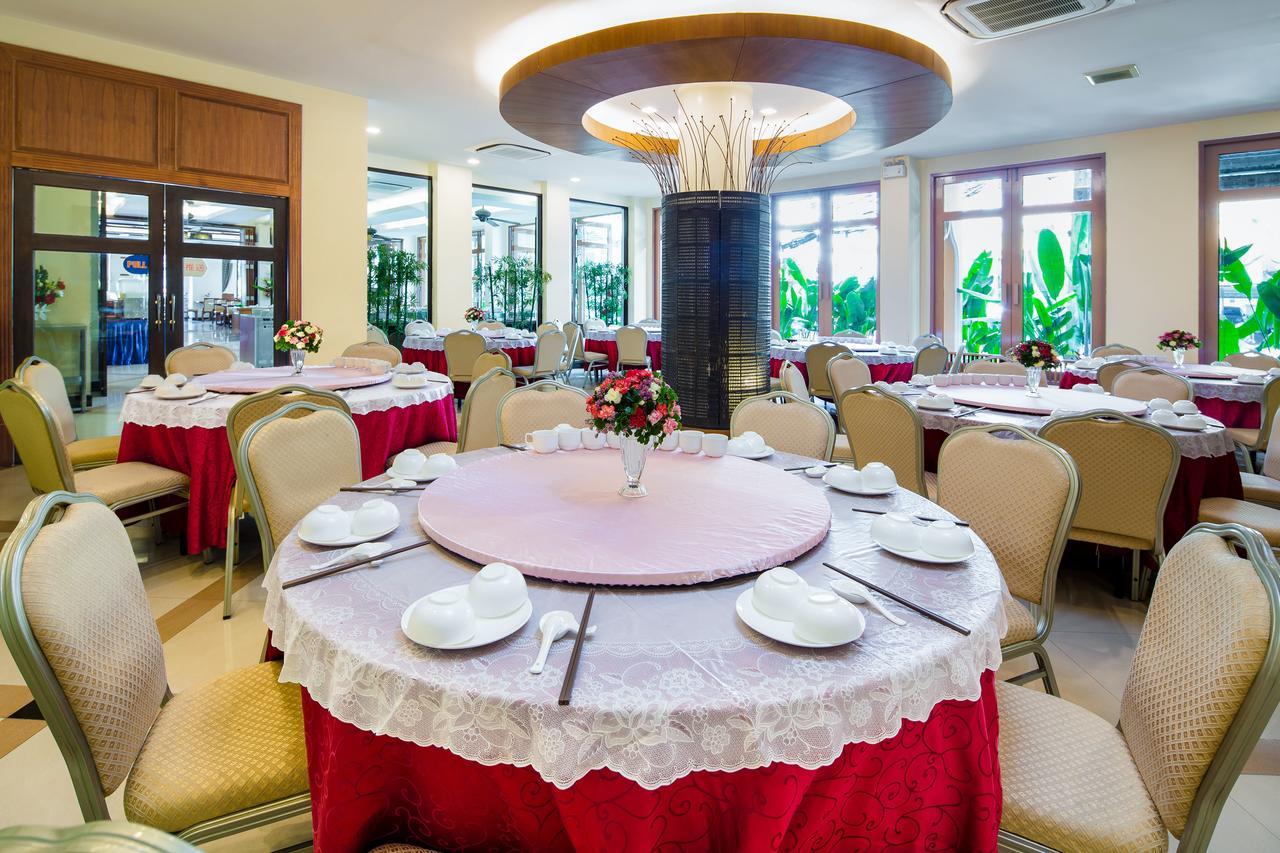 아이야라 팰리스 호텔 파타야 외부 사진 A restaurant in Vietnam