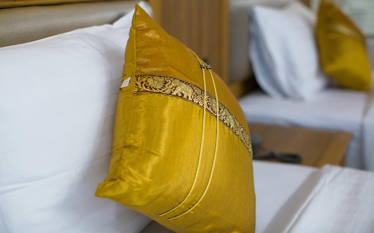 아이야라 팰리스 호텔 파타야 외부 사진 A cushion