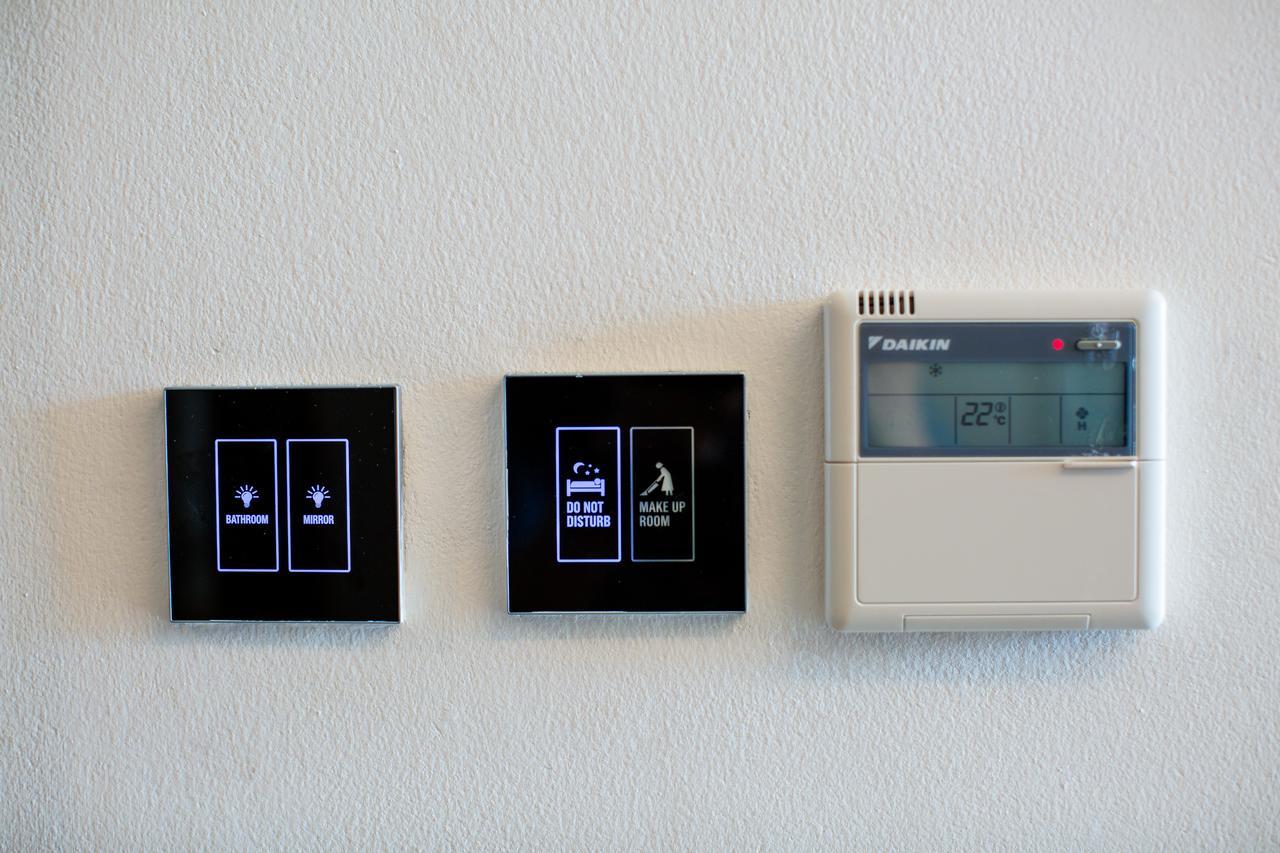아이야라 팰리스 호텔 파타야 외부 사진 A selection of smart home devices