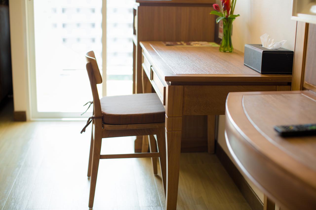 아이야라 팰리스 호텔 파타야 외부 사진 A chair
