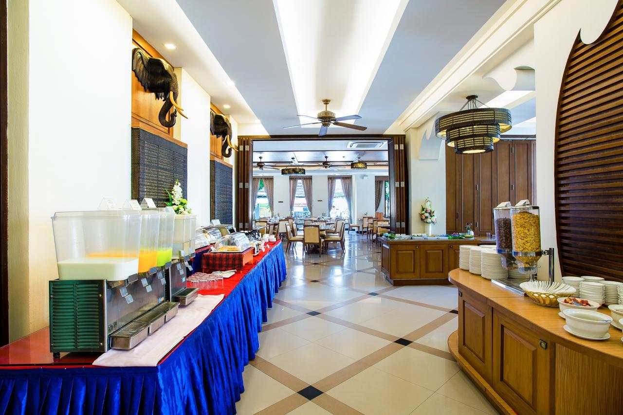 아이야라 팰리스 호텔 파타야 외부 사진 The restaurant at the hotel