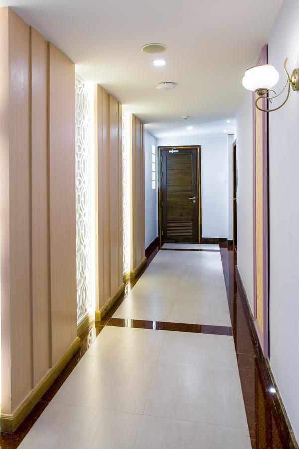 아이야라 팰리스 호텔 파타야 외부 사진 A typical hotel corridor